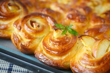 Булочка С яблоком
